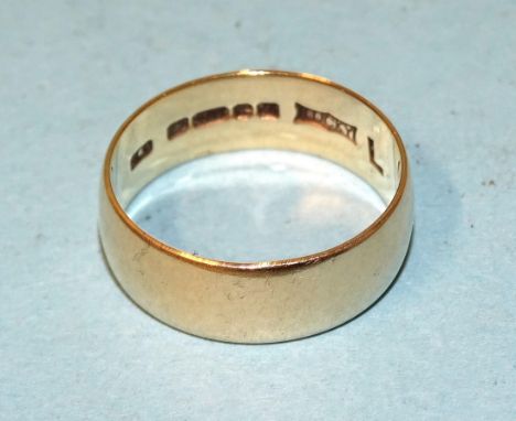 An 18ct gold wedding band, 6mm wide, size K, 4.3g. 