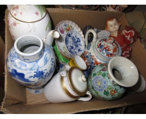 18th Century Worcester teapot (a/f), quantity of cabinet cups and saucers and other ceramics