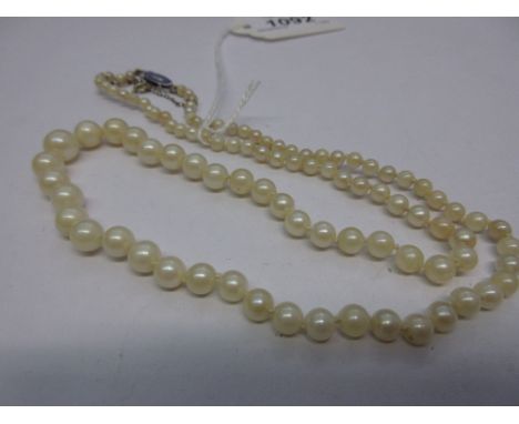 Single row graduated cultured pearl necklace