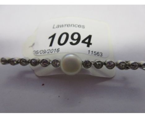 Early 20th Century white metal bar brooch set with a button pearl and twelve old cut diamonds