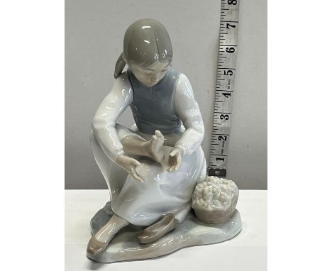 A Nao figurine 