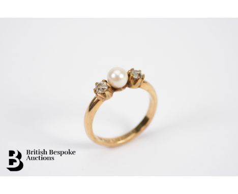 An 18ct yellow gold diamond and pearl ring, size K, approx. 3.27gms. The ring set with a 4.8mm pearl and approx 28pts of old 