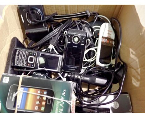 Quantity of mixed mobile phones. UK P&amp;P Group 2 (£20+VAT for the first lot and £4+VAT for subsequent lots) 