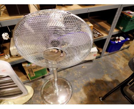 Chromed oscillating floor fan. All electrical items in this lot have been PAT tested for safety and have passed. This does no