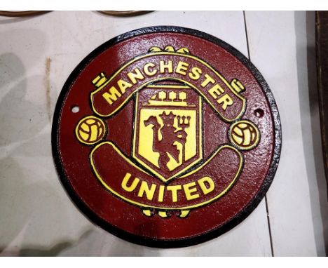 Manchester United sign, D: 25 cm. UK P&amp;P Group 1 (£16+VAT for the first lot and £2+VAT for subsequent lots) 