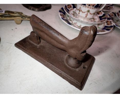 Cast iron wellington boot door knocker. UK P&amp;P Group 1 (£16+VAT for the first lot and £2+VAT for subsequent lots) 