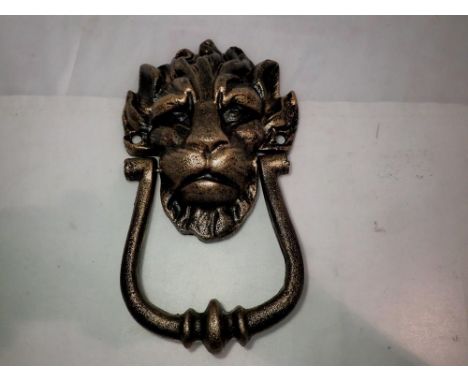 Cast iron 10 Downing street lion  head door knocker, H: 18 cm. UK P&amp;P Group 1 (£16+VAT for the first lot and £2+VAT for s