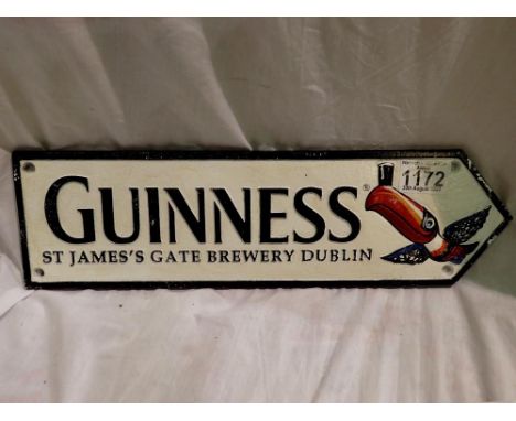 Cast iron Guinness toucan arrow, W: 50 cm. UK P&amp;P Group 1 (£16+VAT for the first lot and £2+VAT for subsequent lots) 