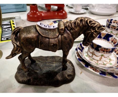 Bronzed cast iron horse. H: 18 cm. UK P&amp;P Group 1 (£16+VAT for the first lot and £2+VAT for subsequent lots) 