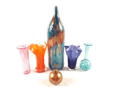 An Isle of Wight gold lustre pot and five pieces of art glass