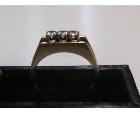 18ct yellow gold 3 stone diamond ring (approx 0.15ct)Approx 3.2 grams gross 