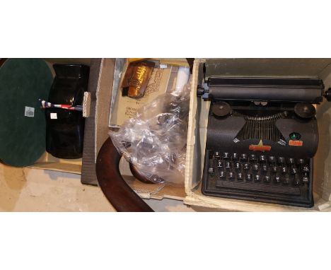 A child's vintage Lilliput typewriter and other collectables 