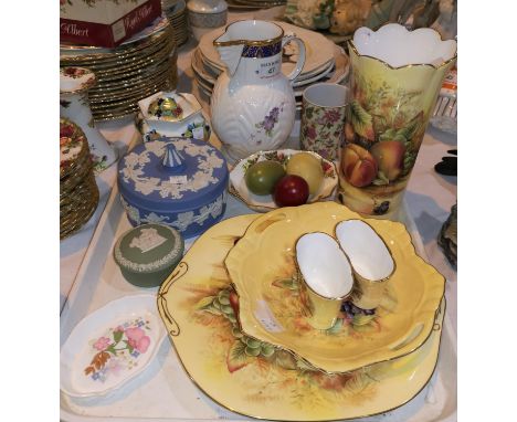 A Coalport "Caughley Mask head jug"; 5 pieces of Aynsley china decorated with fruit; Prinknash and other floral plates; decor