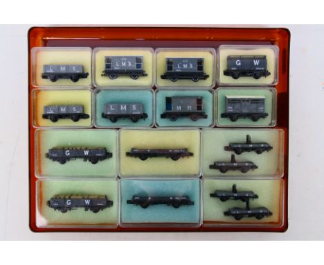 Peco - 14 boxed Peco N gauge wagons. Lot includes Peco NR-39M Pair of Bolster Wagons in LMS Grey; NR-5W 10 ton plate wagon in