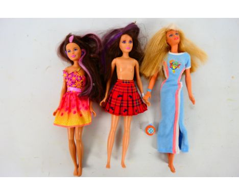 Mattel - Barbie - Skipper - An unboxed Barbie Totally Yoyo doll (1995) with two Barbie Skipper dolls one wearing tartan skirt