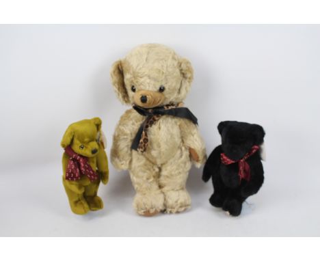 Merrythought - Three Merrythought teddy bears. Lot consists of Merrythought Limited Edition T17DRUM Cheeky Jungle Drums' numb
