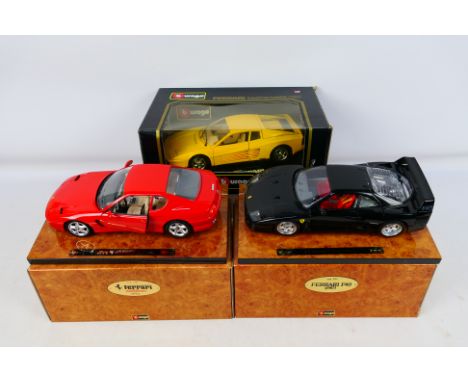 Bburago - Three boxed Bburago 1:18 scale Ferrari diecast model cars. Lot consists of #3746 Ferrari 456GT; #3732 Ferrari F40; 