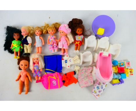 Mattel - Perfecta - A collection of unboxed Mattel Mini Barbie dolls and an unboxed Perfecta doll, plus some doll accessories