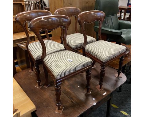FOUR MAHOGANY ART NOUVEAU CHAIRS