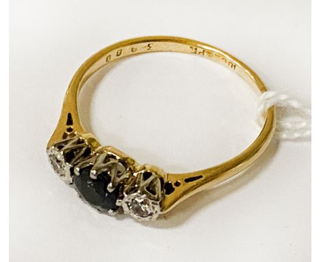 18CT YELLOW GOLD DIAMOND &amp; SAPPHIRE RING - SIZE O