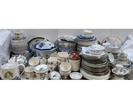A Wedgwood Sarah's Garden part tea and dinner service together with collectors plates, other part tea and dinner services etc