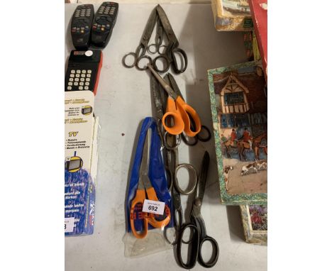 TEN PAIRS OF SCISSORS TO INCLUDE VINTAGE EXAMPLES 