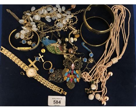 QUANTITY OF GOLD TONE COSTUME JEWELLERY TO INCLUDE A LADIES ACCURIST WRIST WATCH BEADS, BANGLES, EARRINGS ETC 