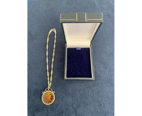 SILVER ENAMEL SIXPENCE MOUNTED PENDANT AND SILVER BRACELET TOTAL GROSS WEIGHT 7 GRAMS 