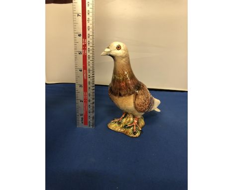 A BESWICK PIGEON FIRST VERSION THREE STRIPES, 14.5 CM 