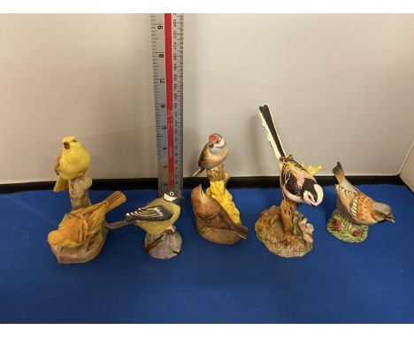 FOUR ROYAL WORCESTER BIRD FIGURES TO INCLUDE YELLOW HAMMERS SPARROW, GREY TIT, LINNETS AND A ROYAL CROWN DERBY LONG TAILED TI