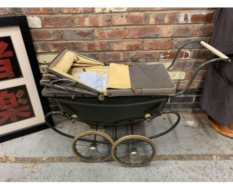A VINTAGE COACH BUILT DOLLS PRAM 