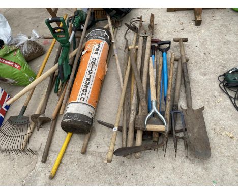 A LARGE QUANTITY OF TOOLS TO INCLUDE DRAINING SHOVEL, FORK, HOES, SHEARS, RAKE, ROOFING FELT  ETC 
