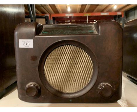 A VINTAGE BAKELITE BUSH RADIO 