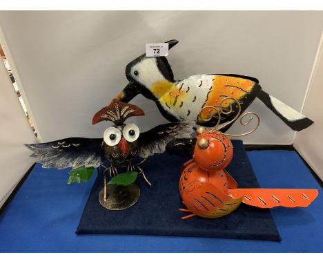 THREE VINTAGE STYLE METAL BIRD MODELS TO INCLUDE AND OWL, FLAMINGO AND TROPICAL BIRD 