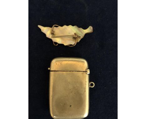 SILVER PLATED VESTA CASE WITH BELFAST ENAMEL EMBLEM AND A 'MARY' YELLOW METAL WIRE BROOCH 
