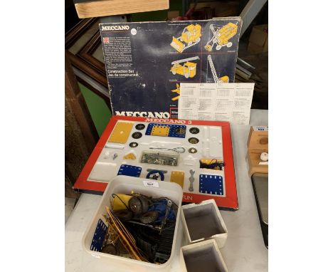 A BOXED VINTAGE MECCARNO CONSTRUCTION SET 