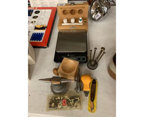 A COLLECTION OF JEWELLERS TOOLS 
