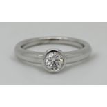 1 Damenring WG 18ct. mit Solitärbrillant lt. Zertifikat vom Gemmologischen Institut Antwerpen 1995: