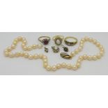2 Damenringe und 1 Anhänger je GG 14ct. z.T mit Brill. bis ca. 0,2ct. und Opale sowie 4 Schmuckteile