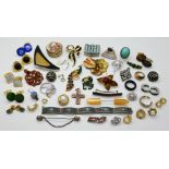 1 Konv. Schmuck Mode/Metall u.a., z.T. mit Halbedelsteinen, Kunststoff, in der Metallschatulle, je A
