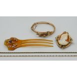 1 Damenarmreif um 1900, 1 Kette je GG 14ct., 1 Kette GG 8ct., 1 Haarnadel wohl mit Montierung GG 14c