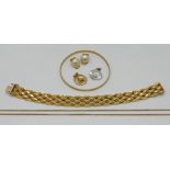 1 Kette, 1 Anhänger, 1 Armband je GG 18ct., 1 Kette undeutl. gest. wohl GG 14ct. sowie 1 Armreif ges
