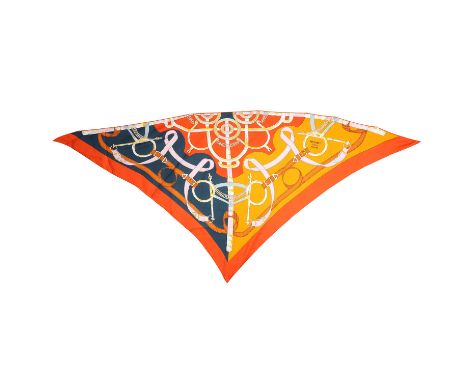 HERMÈS großes Dreieckstuch "EPERON D'OR", by Henri d'Origny, Entwurf erstmals 1974. 100% Seide. Sporen, Steigbügel, Zügelbesc