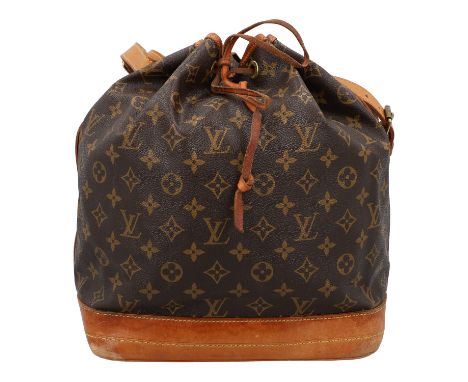 LOUIS VUITTON Umhängetasche "NOÉ", akt. NP.: 1.700,-€. Monogram Canvas Serie mit Rindsleder-Details, goldfarbener Hardware, Z