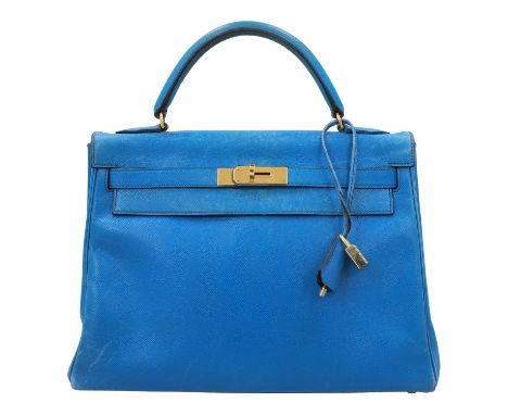 HERMÈS VINTAGE Handtasche "KELLY BAG 32". Kollektion 1991 ("U" im Kreis Stempel). Courchevel Leather in Hellblau mit vergolde