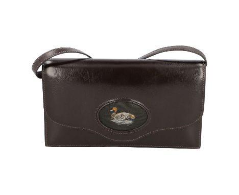 HERMÈS VINTAGE Pochette, Kollektion 1985. Glattleder in Dunkelbraun mit goldfarbener Hardware. Überschlag mit Steckverschluss