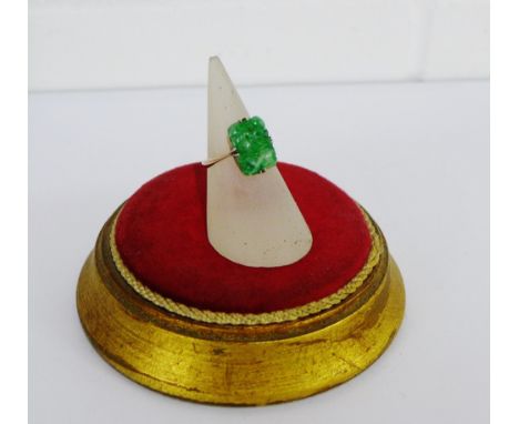 9 carat gold jade plaque ring, UK ring size M