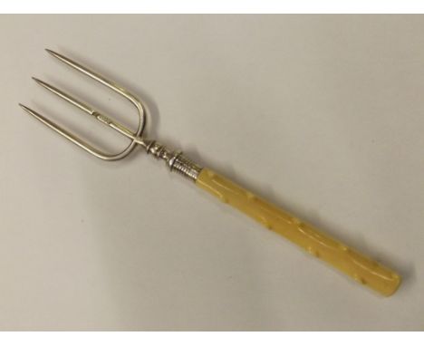 Silver hallmarked toasting fork, Chester, Barker Brothers, 22cm. Elephant ivory handle
