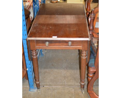 VICTORIAN MAHOGANY PEMBROKE TABLE     