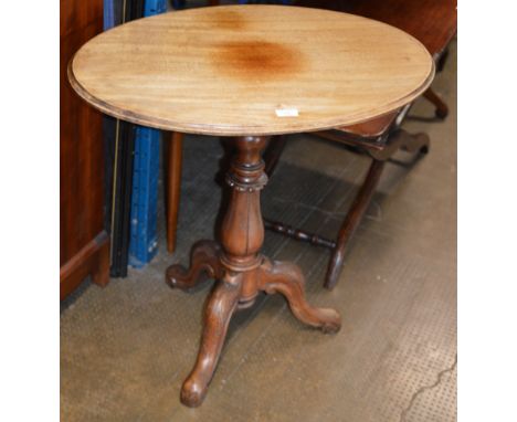 VICTORIAN MAHOGANY OCCASIONAL TABLE     